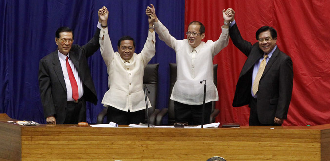 Le Congrès des Philippines proclame Aquino nouveau président