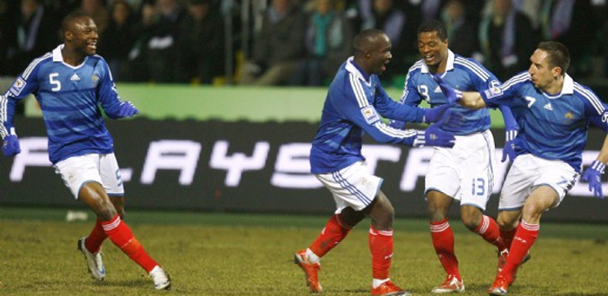 Mondial 2010: La défaite de l’équipe de France suscite  un déluge de critiques