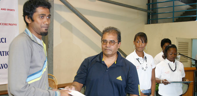 Remise de chèque aux athlètes et entraîneurs: Rs 231 600 distribuées