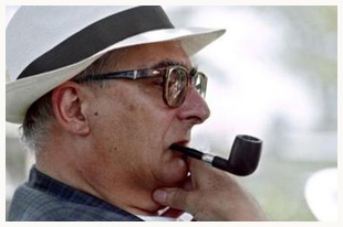 Personnalités du cinéma et foule d''anonymes rendent hommage à Chabrol