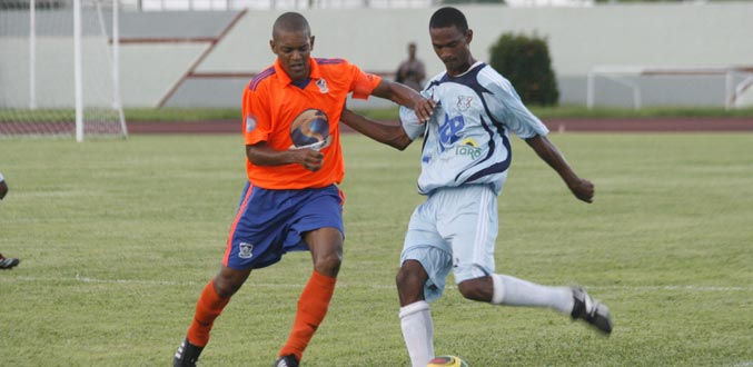 Football : Les leaders s’affrontent pour la reprise du championnat