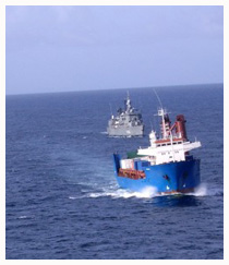 Les pirates somaliens attaquent un navire de guerre de la marine européenne