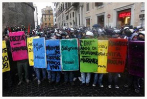 Italie : Des étudiants protestent contre les coupes budgétaires