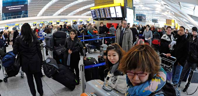La neige continue de perturber le trafic aérien en Europe