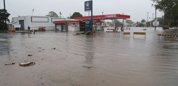 Les inondations se déplacent en Australie