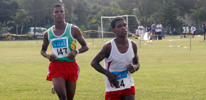 Athlétisme :  Vilbrim et Manikion dans leur jardin sur longues distances