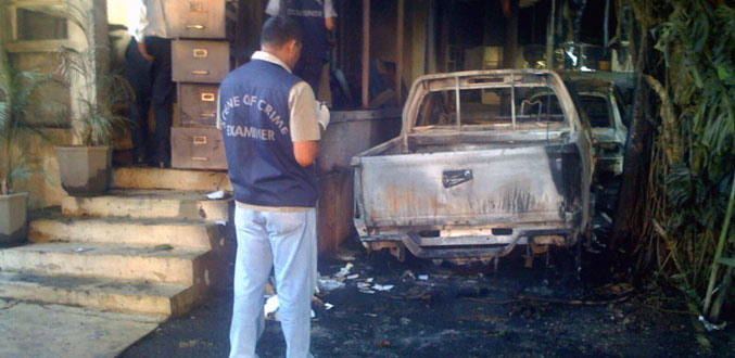 Deux véhicules incendiés chez Harish Boodhoo à Belle-Terre à trois heures du matin