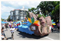 Seychelles: quand les “chars” défilent à Victoria