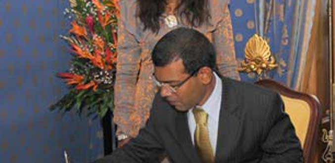 Mohamed Nasheed discute des Petits Etats Insulaires avec le gouvernement et l’opposition
