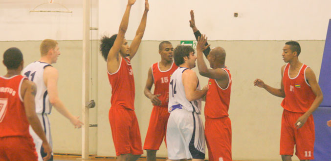 Basket-ball :  Trois sur trois pour les garçons, zéro pour les filles !