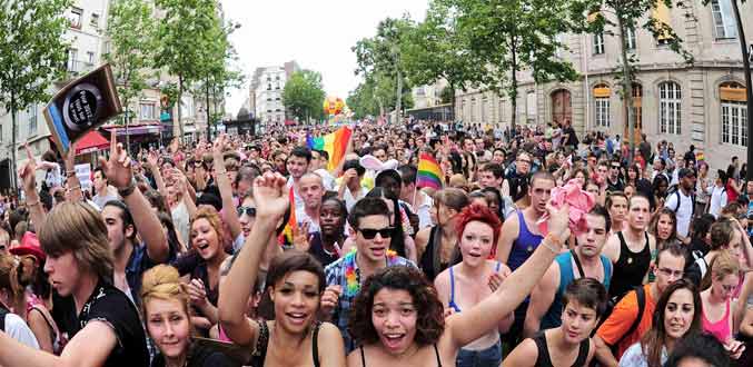 France : La gauche défile avec les homosexuels pour le mariage