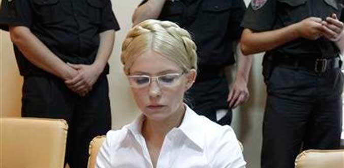 Ukraine : L’ancienne Premier ministre refuse de se lever en cour