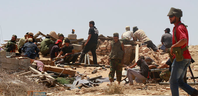 Libye : les rebelles lancent une double offensive vers Tripoli