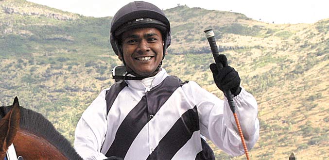 L’entraîneur Rameshwar Gujadhur se sépare du jockey Emamdee