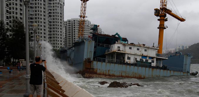 Hongkong paralysé par le typhon Nesat