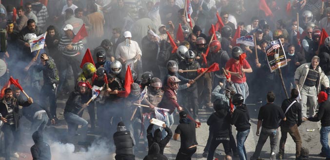 Grèce : Violents affrontements  lors des manifestations à Athènes