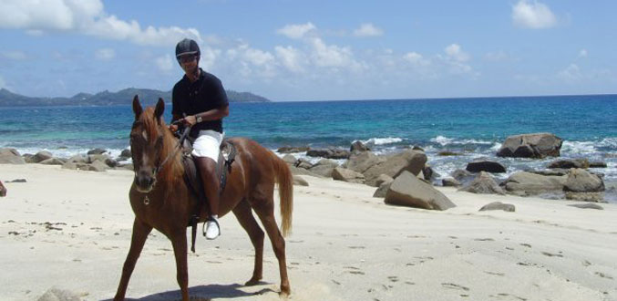 Wahez Dahoo : Jeune artiste du bar parvenu au bout de ses rêves aux Seychelles