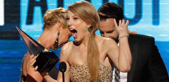 American Music Awards : Taylor Swift sacrée ''Artiste de l''année''