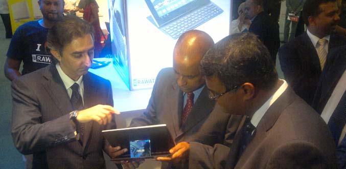 Tassarajen Pillay Chedumbrum promet la fibre optique dans tout le pays en 2012