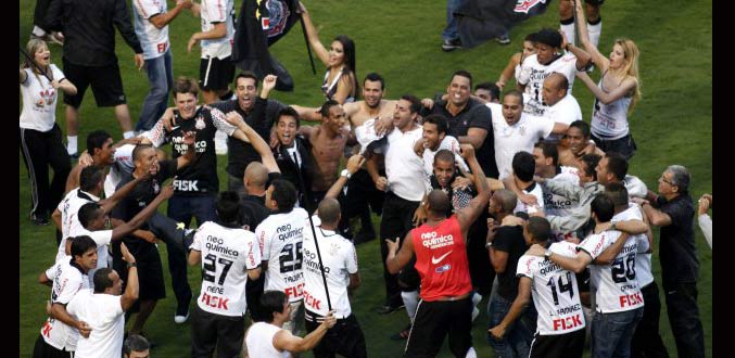 Brésil : Les Corinthians sacrés champions, au nom de Socrates