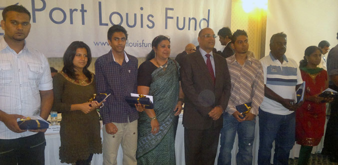 Le Port-Louis Fund Ltd offre six bourses à des étudiants de l’Université de Maurice