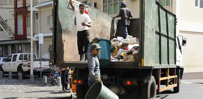 Ramassage d’ordures : Le strict minimum assuré à Port-Louis et Curepipe