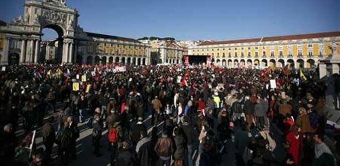 Portugal : Plus de 100 000 manifestants contre l''austérité à Lisbonne