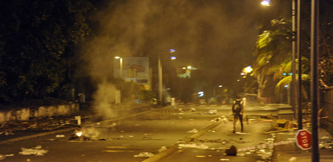 La Réunion : Réveil difficile du Chaudron et du Port après une nuit d’émeutes