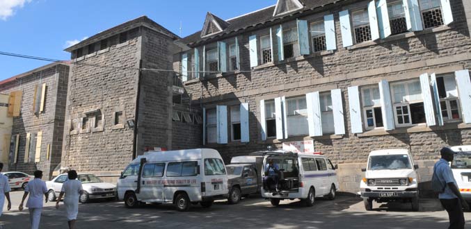 Appels anonymes à une subordonnée : un «charge nurse» de l’hôpital Jeetoo arrêté
