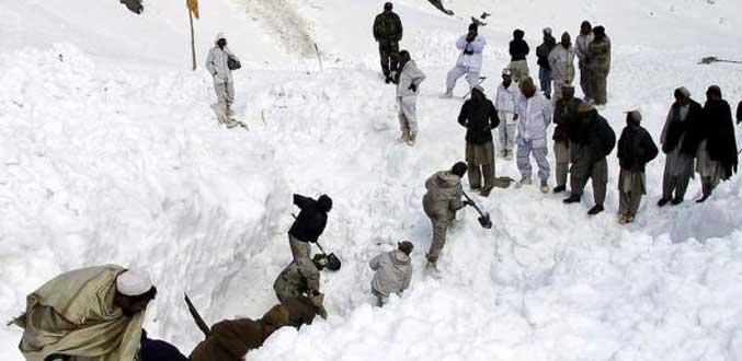 Pakistan: 135 personnes dont 124 soldats ensevelis dans une avalanche