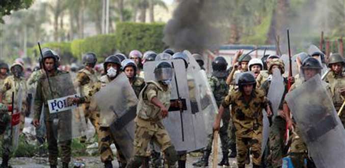 Egypte : l''armée déployée au Caire, nouveau couvre-feu