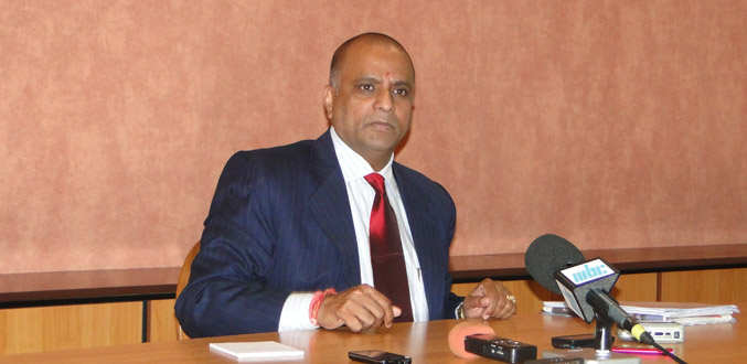 Conférence ICT-BPO : le ministre des TIC Tassarajen Pillay Chedumbrum défend son « Assistant Secretary »