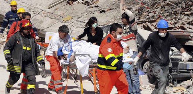 Italie: Au moins dix morts après un puissant séisme dans le Nord-Est
