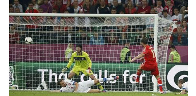 Euro 2012 : La Grèce gâche la fête polonaise et la Russie affiche ses ambitions