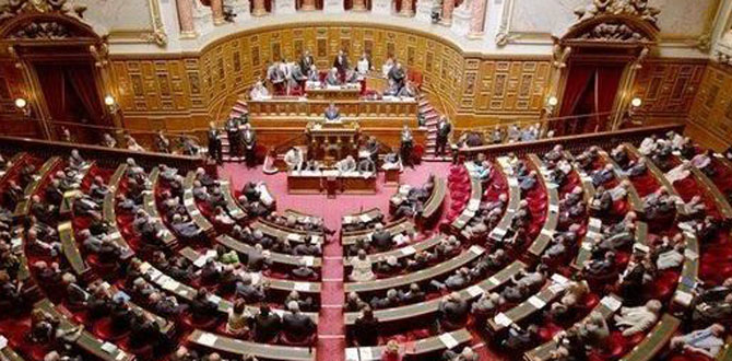 Legislatives françaises: majorité absolue pour la gauche, retour de l''extrême droite