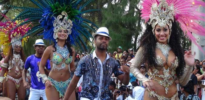 Carnaval de l’Ile Maurice : Flic-en-Flac aux rythmes et aux couleurs du Brésil