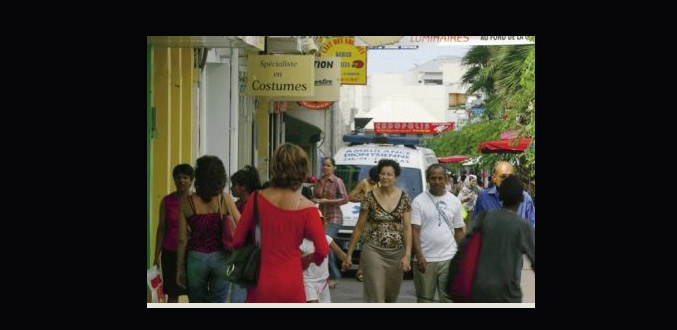 Réunion : Le moral des ménages remonte, leur consommation reste prudente