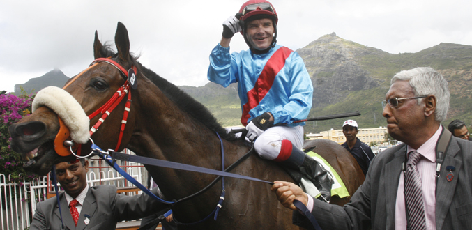 Hippisme :  Robbie Burke nommé ‘Club Jockey’ du MTC