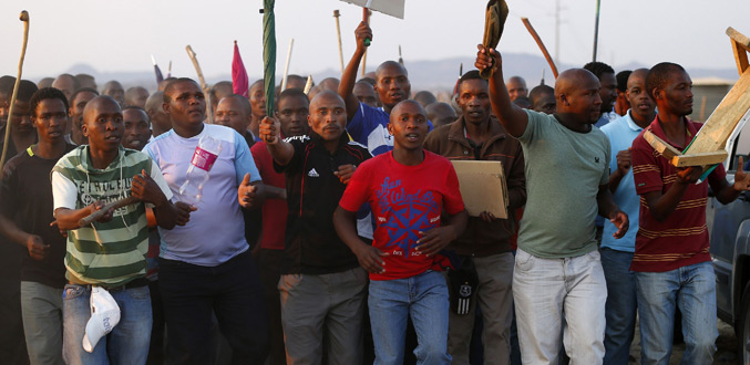 Afrique du sud : Des grévistes de Marikana poursuivent la grève