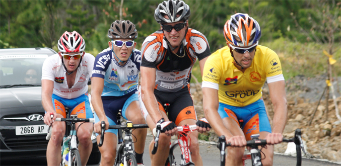 Cyclisme : Engen Tour de Maurice 2012 (6e étape) - L’étape à Boyer, le jaune à Yannick Lincoln
