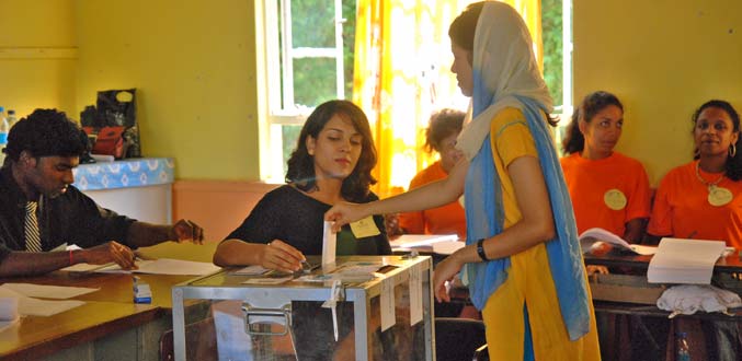 Une plainte déposée en Cour suprême contre le renvoi des élections municipales
