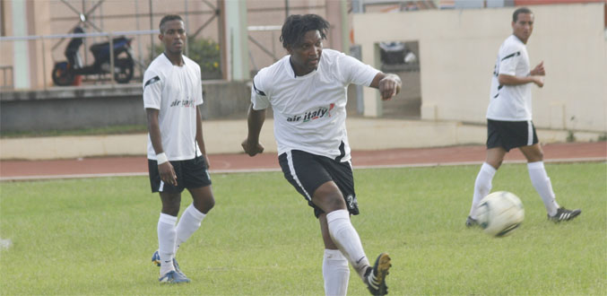 Football D1 - ASPL 2000 fait le break devant