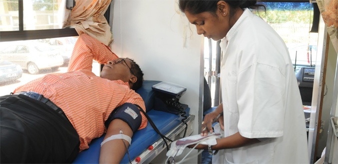 Don de sang: le nombre de donneurs volontaires en hausse
