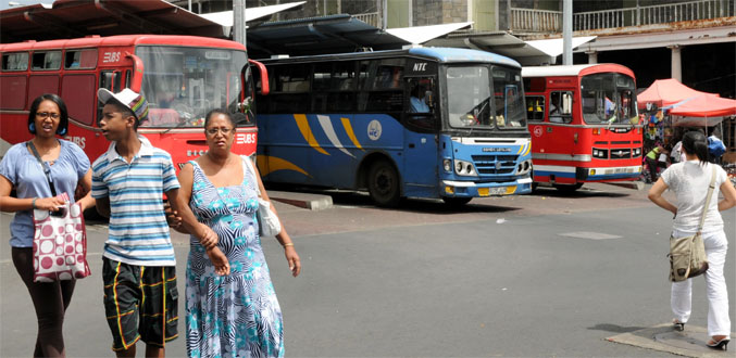 Transport public: tentative du ministère du travail de concilier syndicat et patronat