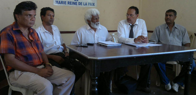 Les travailleurs sociaux organisent une veillée en solidarité avec la presse indépendante
