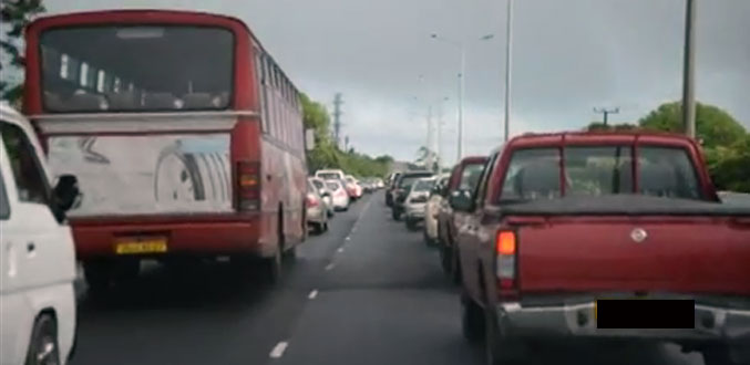 Vidéo: Wooton plonge dans les embouteillages