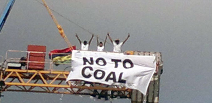CT Power: des manifestants s’emparent d’une grue pour dire non au charbon
