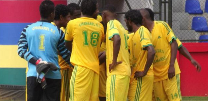 Foot D1 et D2 : Chamarel reprend son rythme de champion