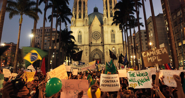 Des milliers de manifestants dans les rues de Sao Paulo