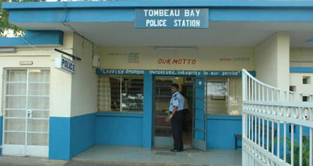 Poste de police de Baie-du-Tombeau : des policiers en pleine bagarre…
